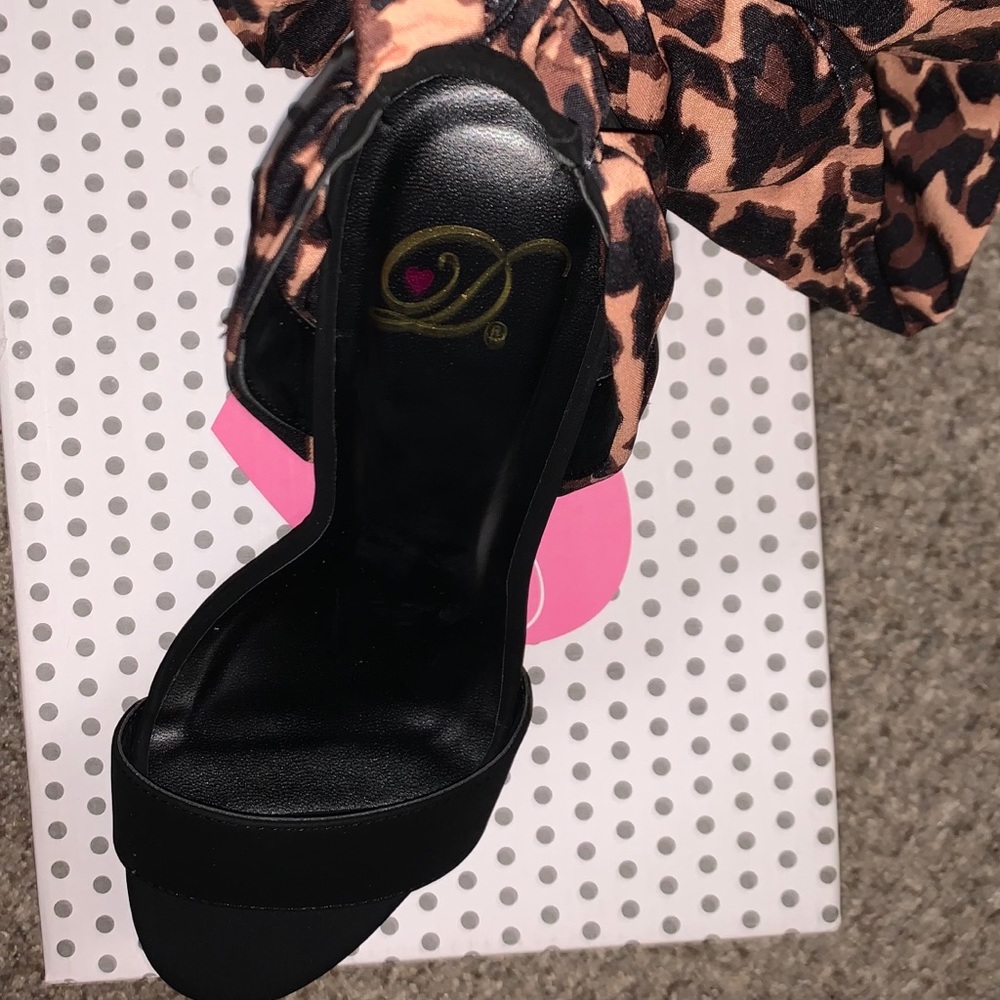 Heels - Picture 4 of 4